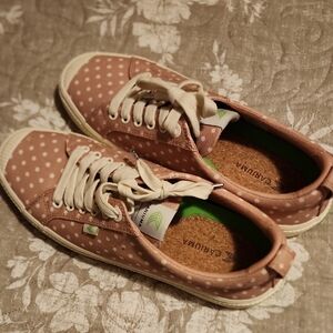 Cariuma Pink Polka Dot Low-Top Sneakers
